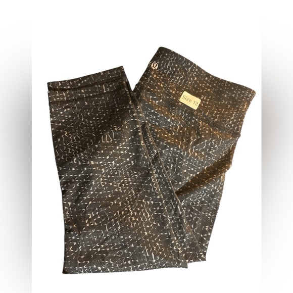 Lululemon Cropped Leggings - Picture 5 of 5